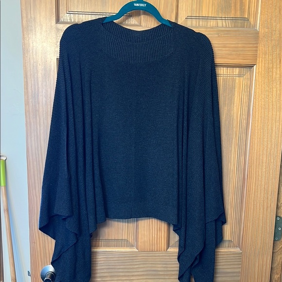Lululemon charcoal gray Shrug with arm holes - Picture 1 of 4